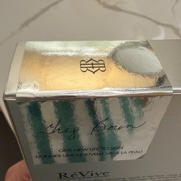 5 Volumizing Anti-Wrinkle Face Masks (Still sealed in box!) - Picture 3 of 3